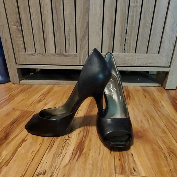 Black leather heels - Picture 2 of 4